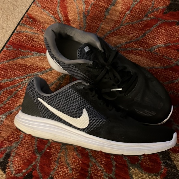 Women’s Nike Running Sneaker - Picture 2 of 5